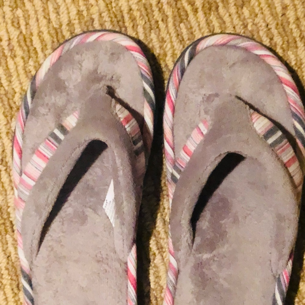 Isotoner Flip Flops